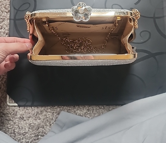 Elegant Silver Clutch Bag - Picture 3 of 4